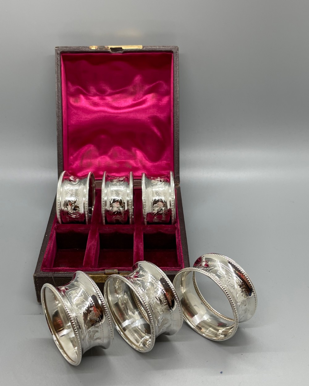 George V set of 6 silver napkin rings Birmingham 1926 AH BULLOCK  View II