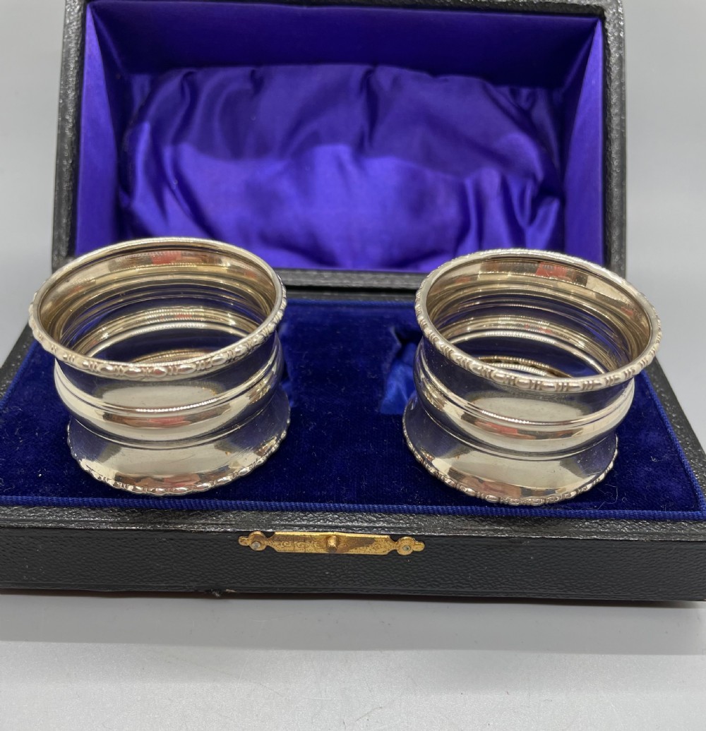 Geo V pair silver napkin rings Birmingham 1912 MARTIN HALL View II