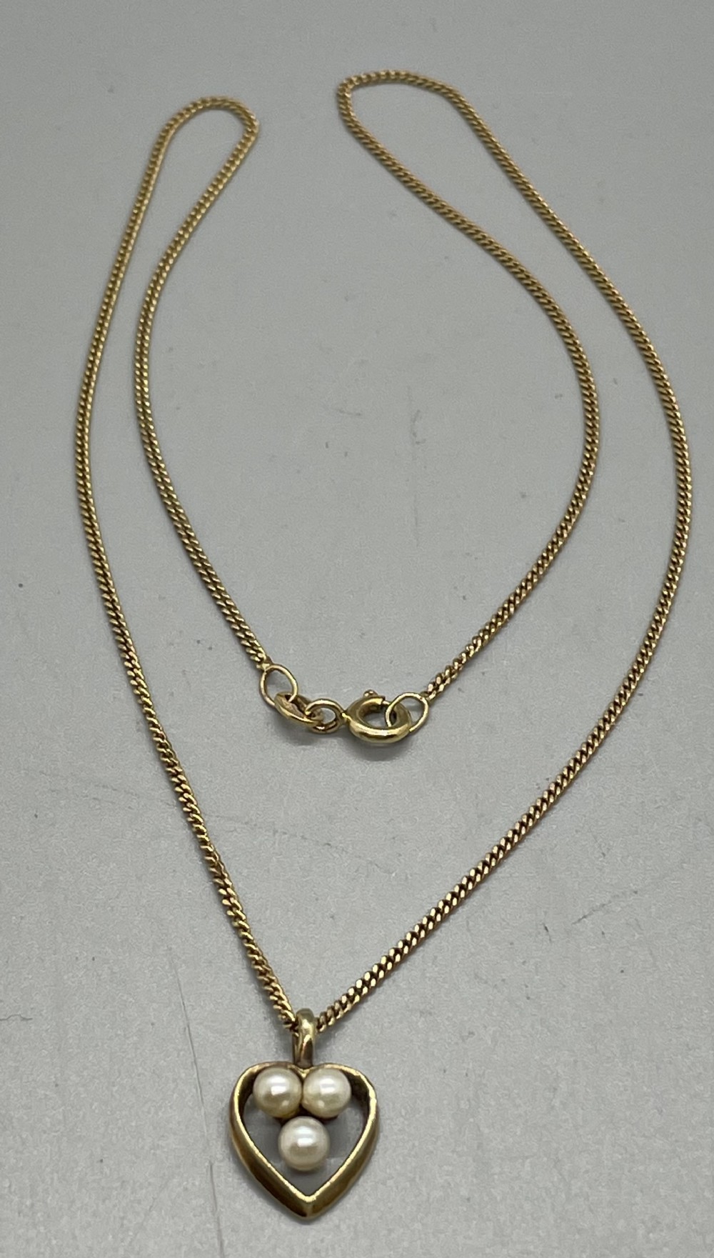 Vintage 9ct gold and pearl pendant on 9ct gold chain
