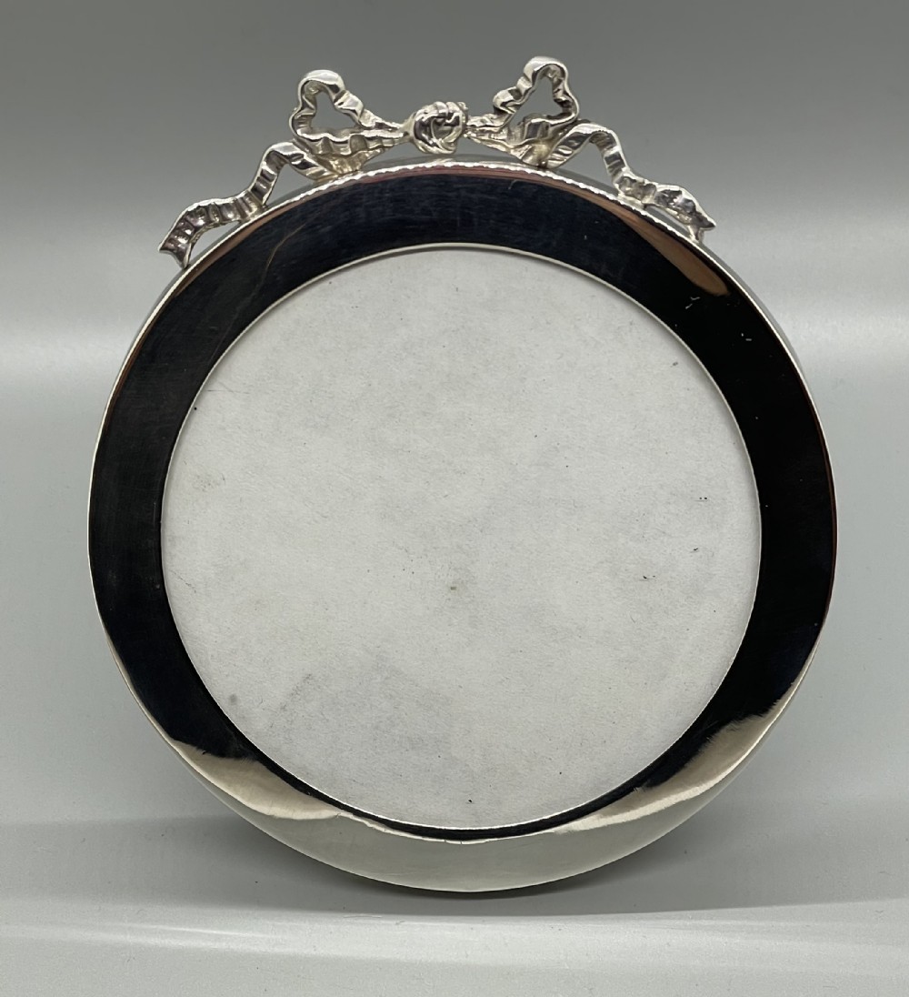 Edwardian silver ribbon top photo frame London 1909