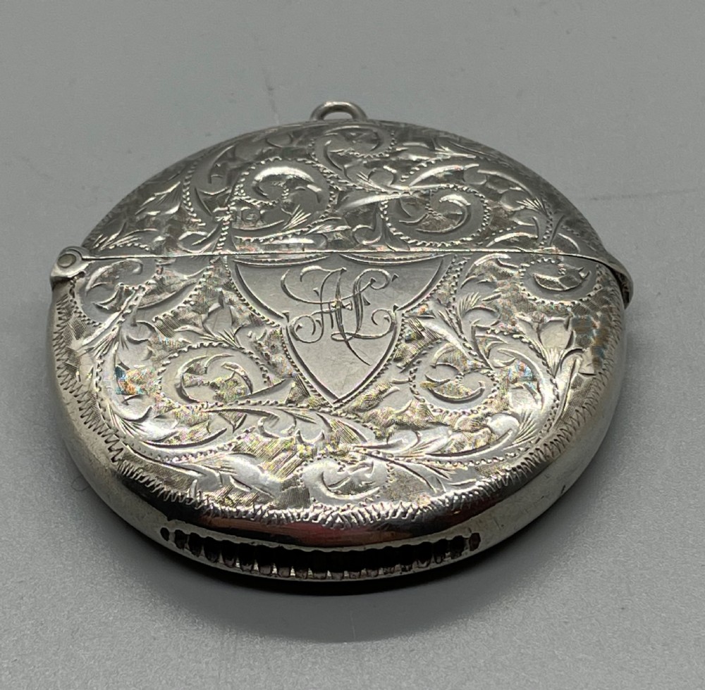 Edwardian round silver vesta case Chester 1909