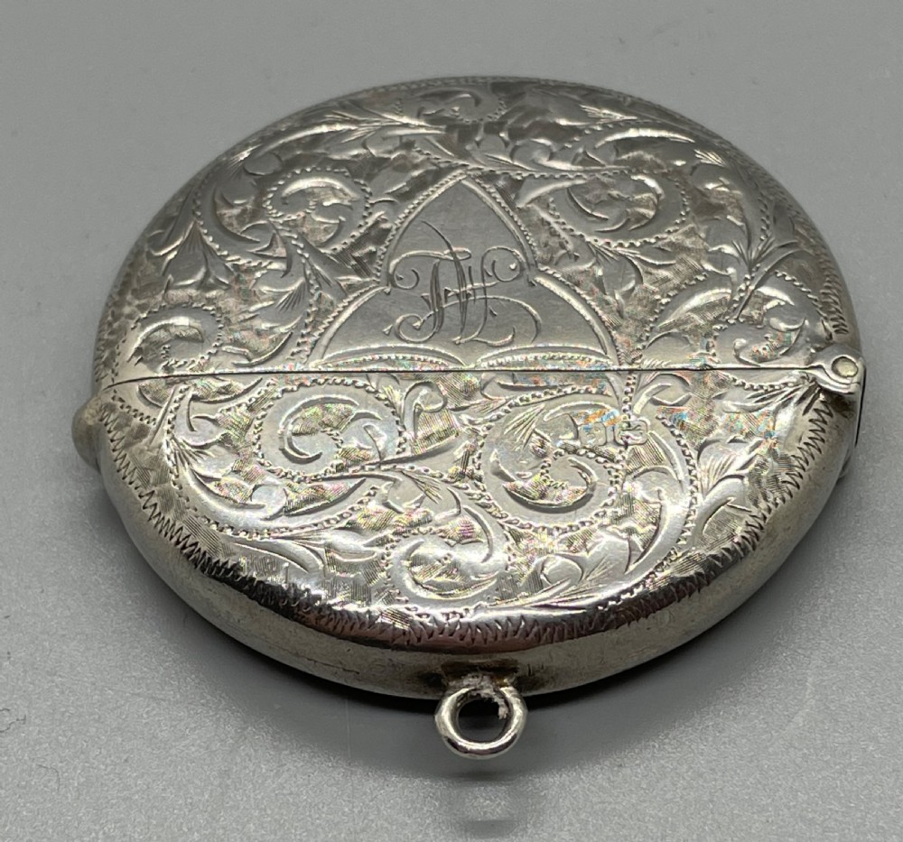 Edwardian round silver vesta case Chester 1909 View III
