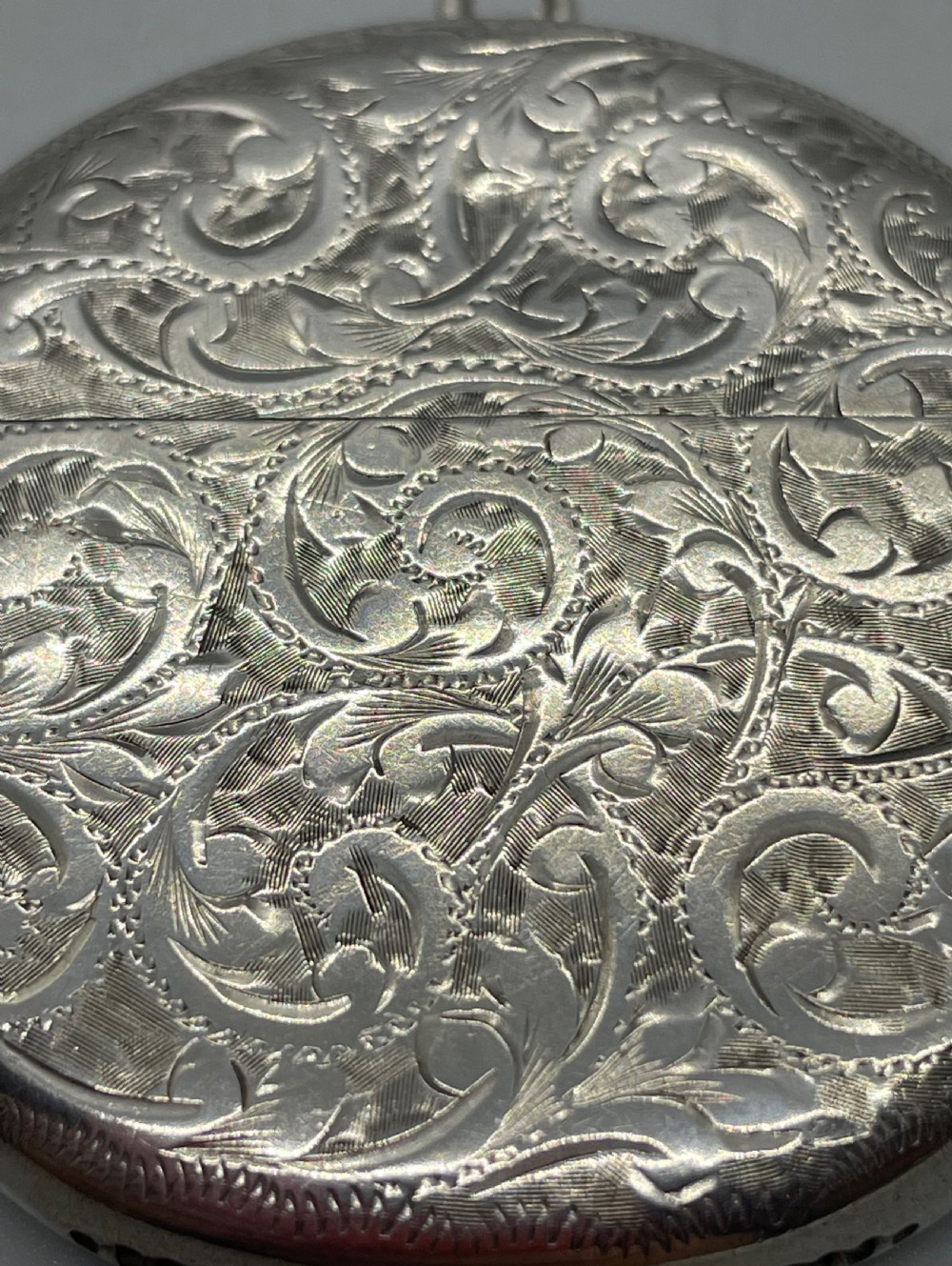 Edwardian round silver vesta case Chester 1909 View IV