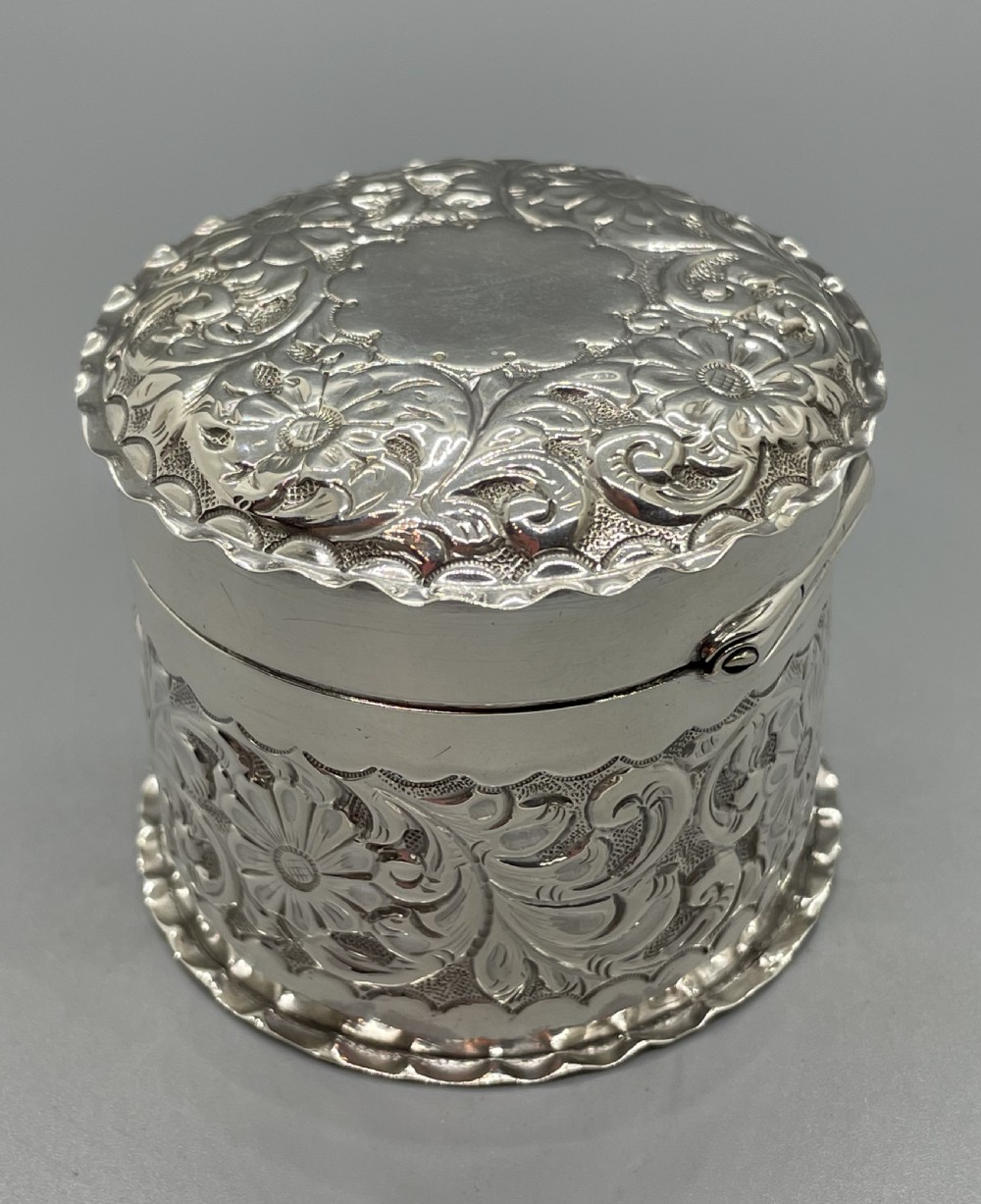 Late Victorian silver box Birmingham 1901 View II