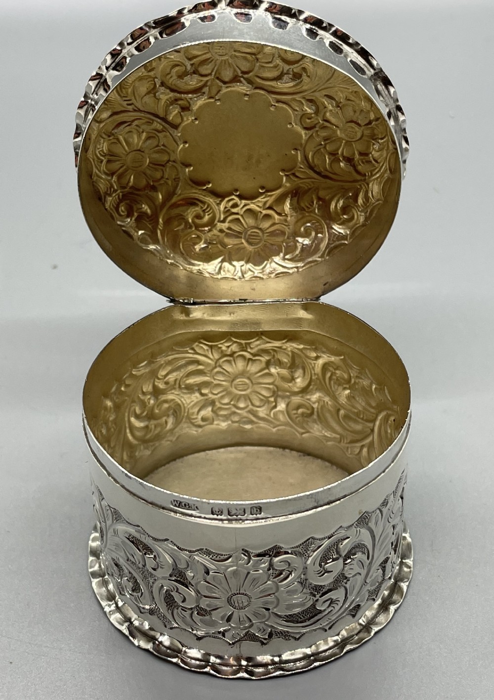 Late Victorian silver box Birmingham 1901 View III