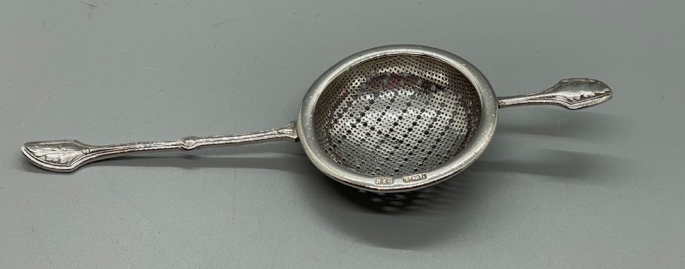 Edwardian silver tea strainer Sheffield 1901 View VI