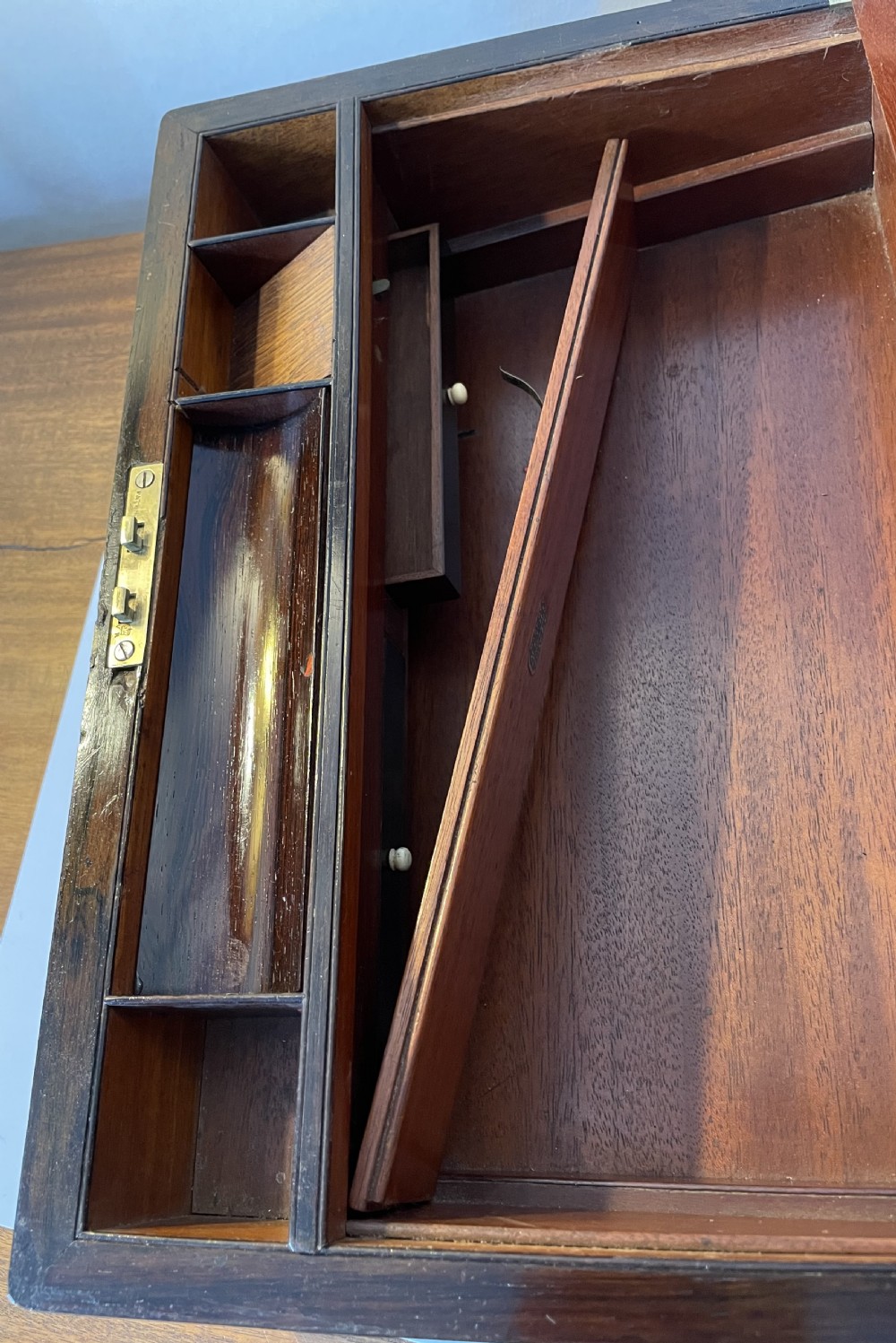 A dark brown rosewood rectangular writing slope decorated with floral mother of pearl inlay on the corners, lid centre, and lock escutcheon. View VIII