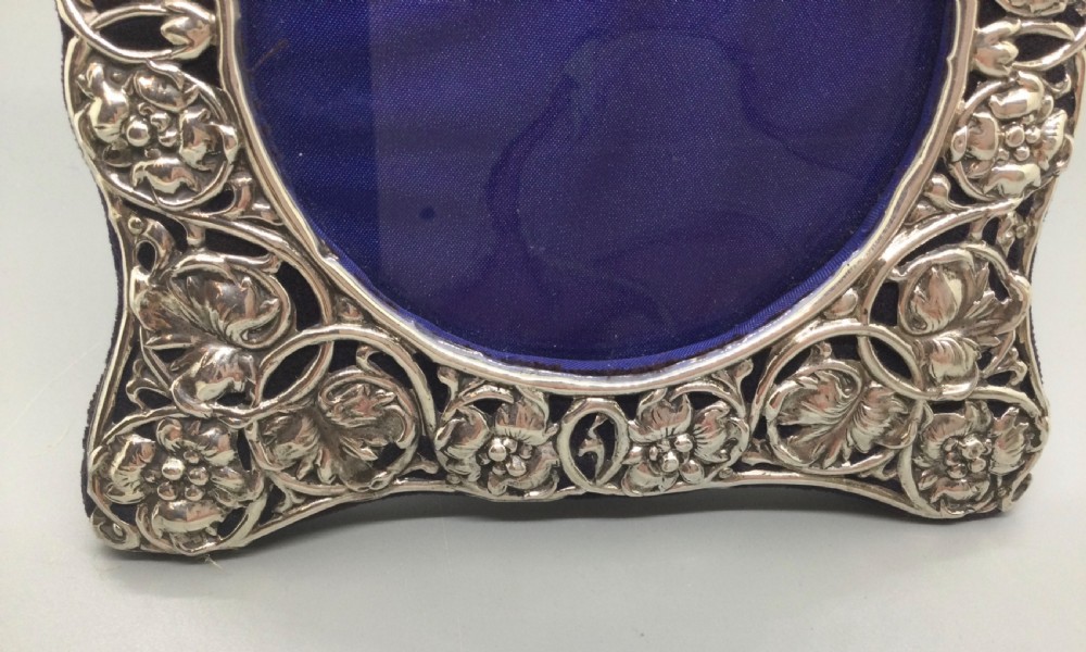Late Victorian silver photo frame Birmingham 1901 View V