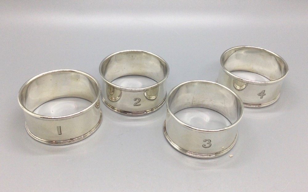 Late Victorian boxed set silver napkin rings London 1900 View IV