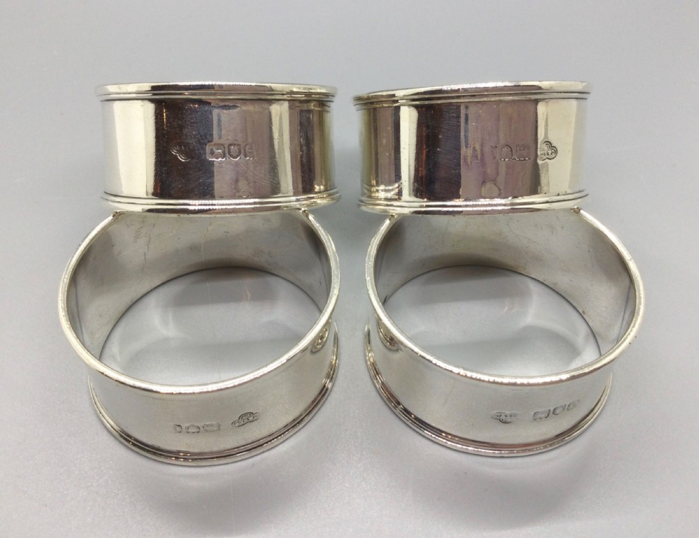 Late Victorian boxed set silver napkin rings London 1900 View VI