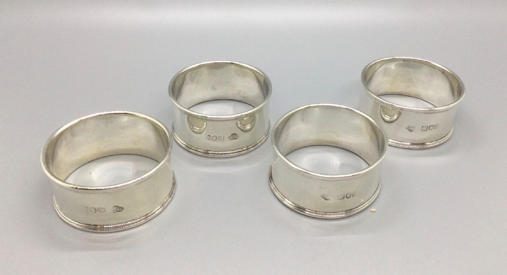 Late Victorian boxed set silver napkin rings London 1900 View VII
