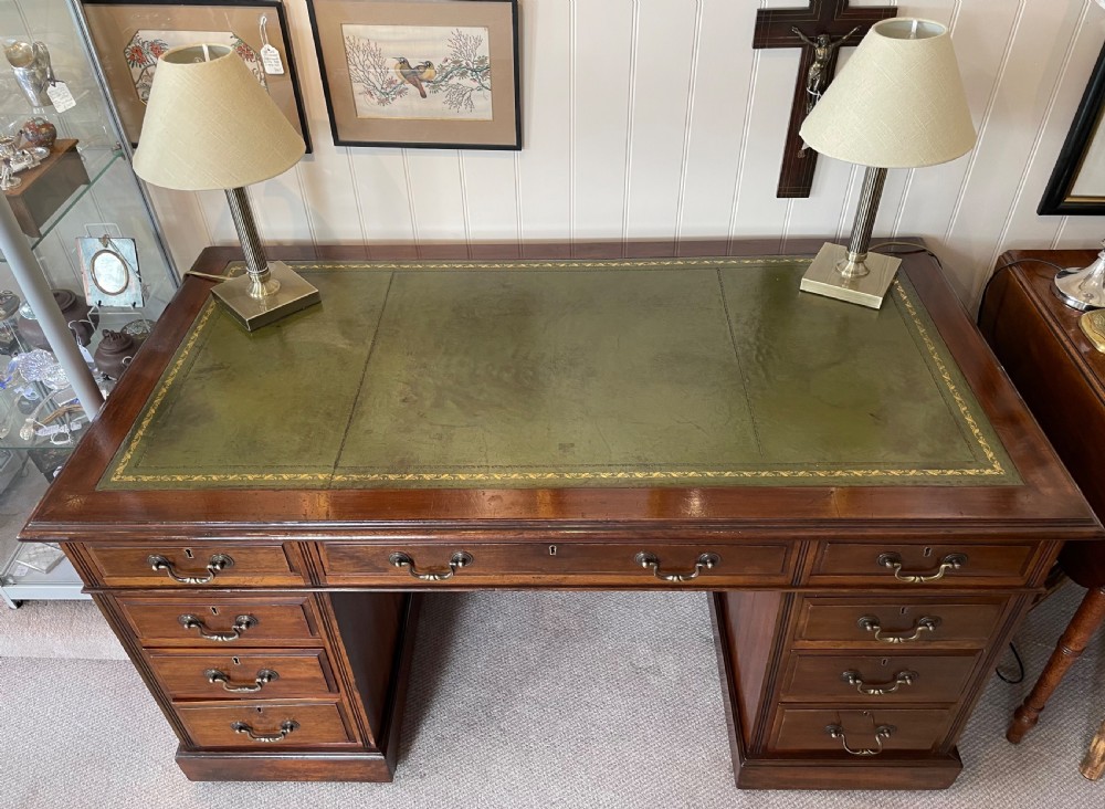 Quality Victorian mahogany pedestal desk c1880 View II