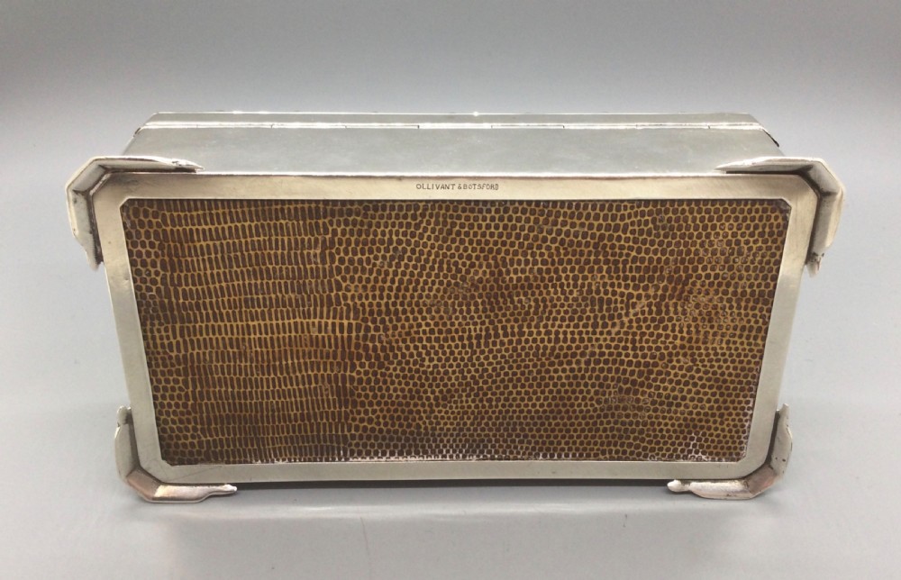 Fine quality Elizabeth II silver cigarette box Birmingham 1962 View VIII