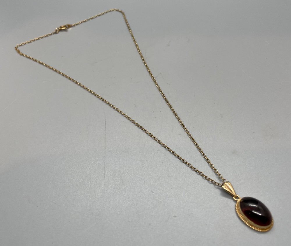 Vintage 9ct gold cabochon garnet pendant chain c1960 View II