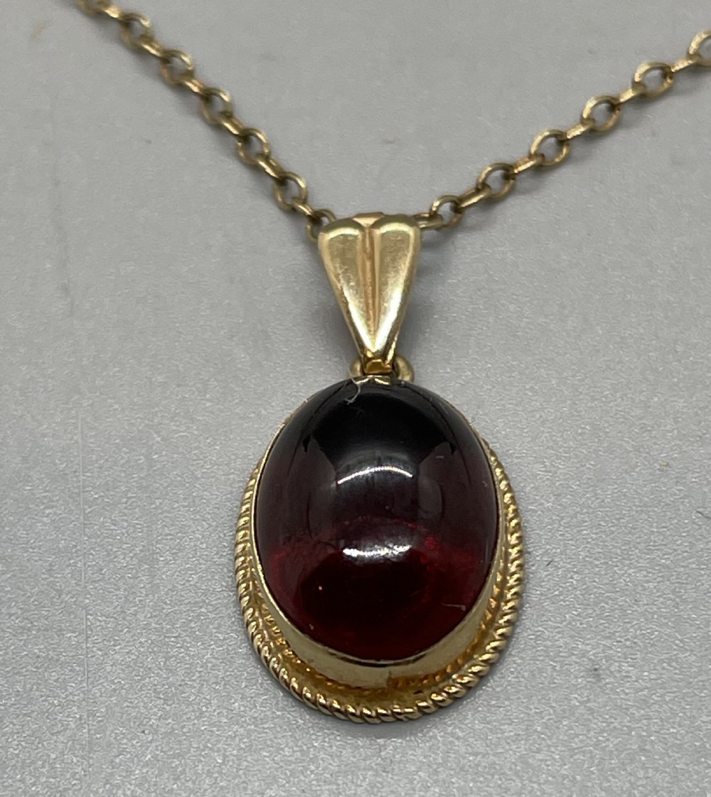 Vintage 9ct gold cabochon garnet pendant chain c1960 View III