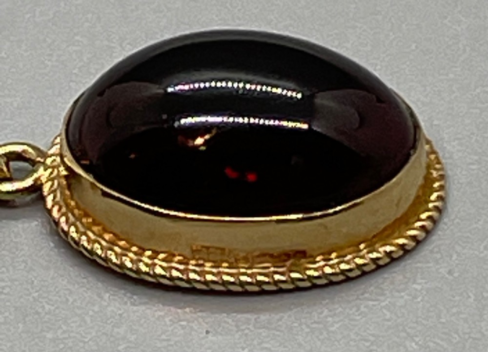 Vintage 9ct gold cabochon garnet pendant chain c1960 View VII