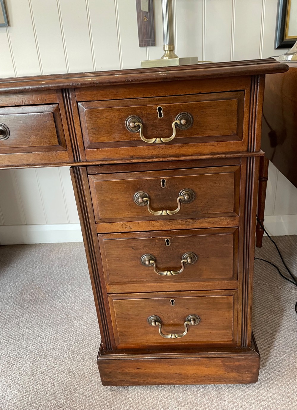 Quality Victorian pedestal desk c1880 View III