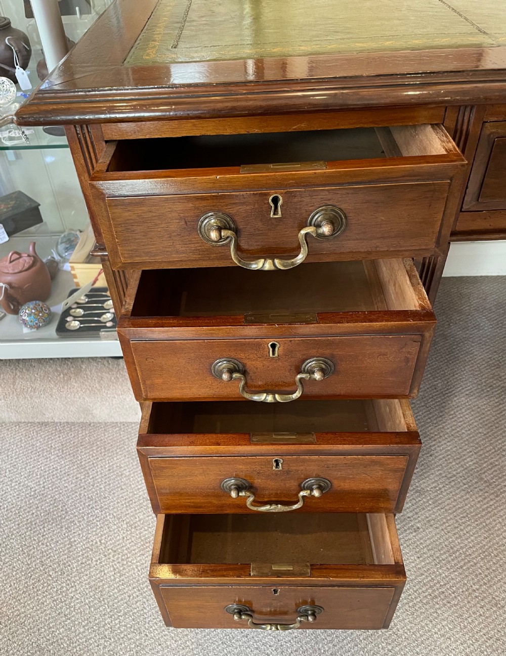 Quality Victorian pedestal desk c1880 View X