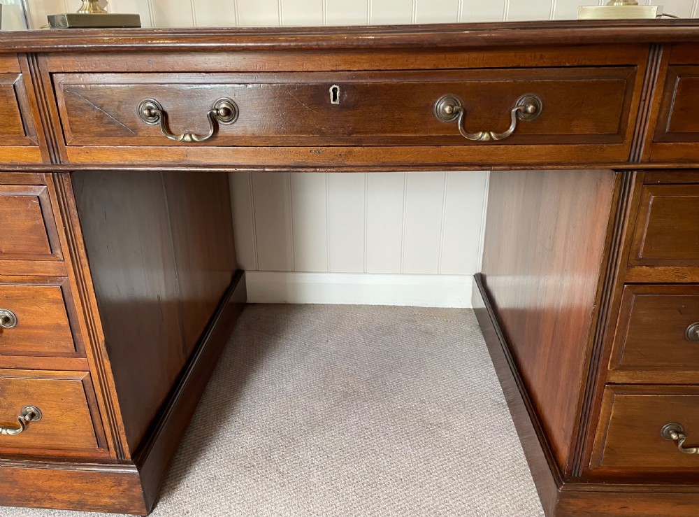 Quality Victorian pedestal desk c1880 View XII