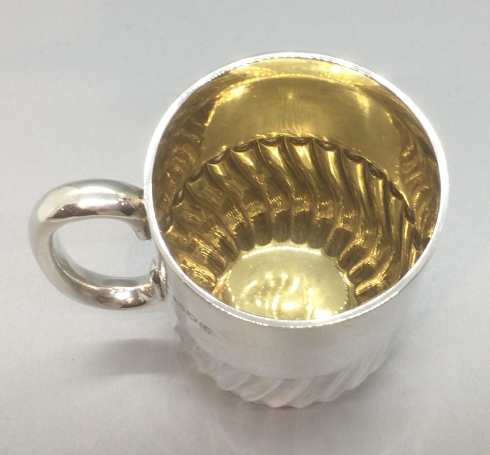Edwardian silver christening mug London 1902 View VI