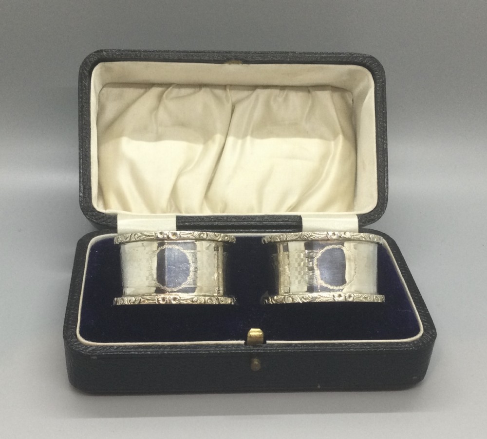 Pair George V silver napkin rings Birmingham 1924
