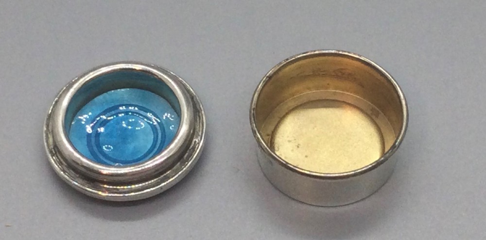 Edwardian silver two tone enamel pill box Birmingham 1909 View IV
