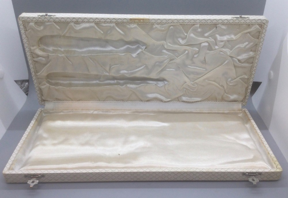 A pair of French silver-plated Art Deco cake servers with ribbed handles and pierced blades inside a white satin-lined presentation case. View XI