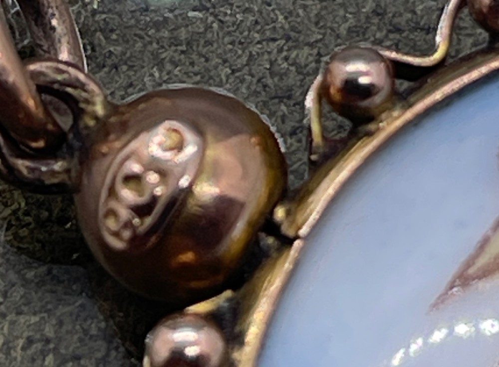 A circular late 19th-century 9ct gold pendant featuring a hand-painted enamel depiction of two kookaburras perched on a branch within a beaded border. View III