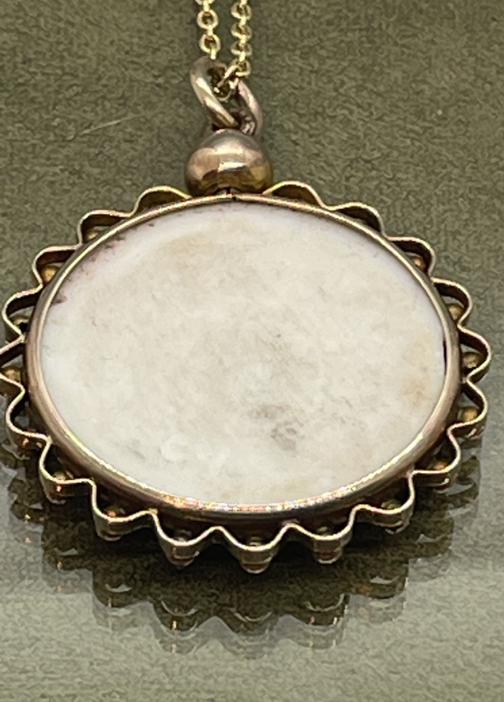 A circular late 19th-century 9ct gold pendant featuring a hand-painted enamel depiction of two kookaburras perched on a branch within a beaded border. View IV