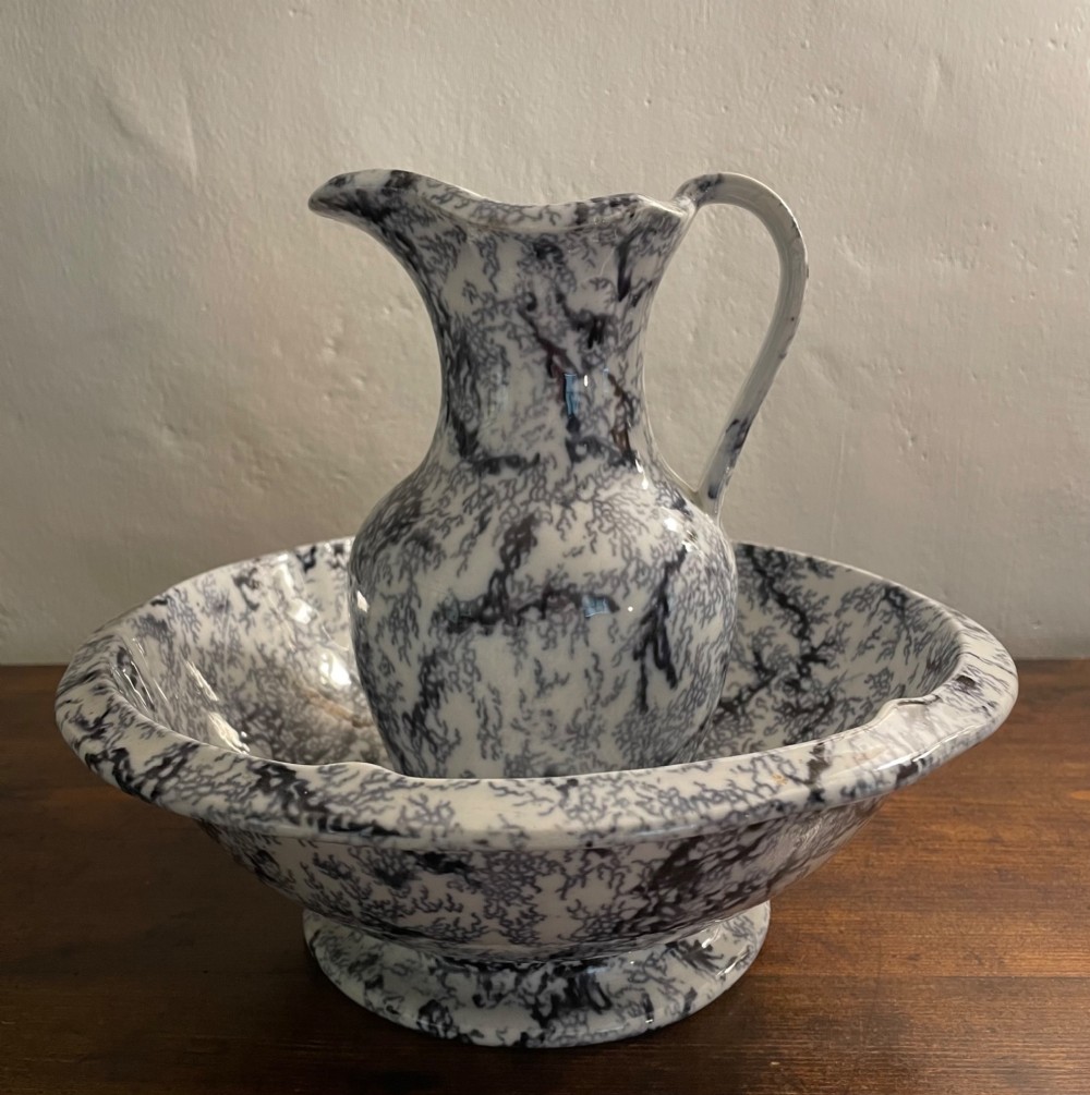 Early 19thc Staffs flow blue jug and basin c1840