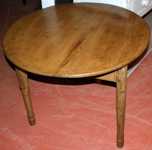 Pine Cricket Table