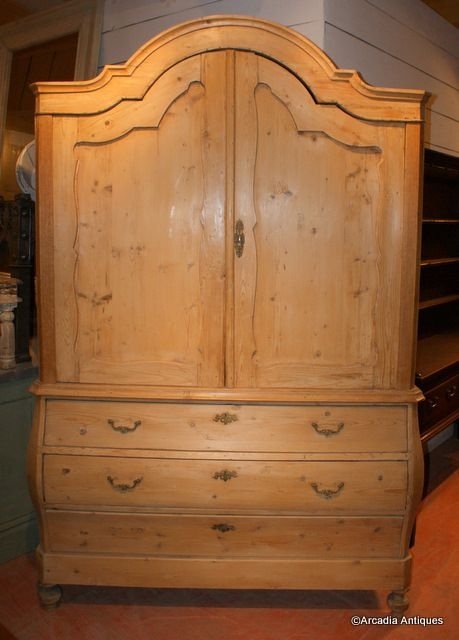 Bombe Pine Linen Press