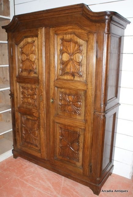 Italian Walnut Armorie
