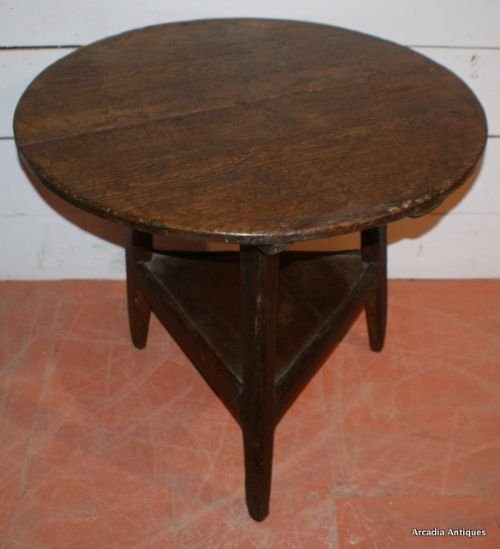 Pine Cricket Table