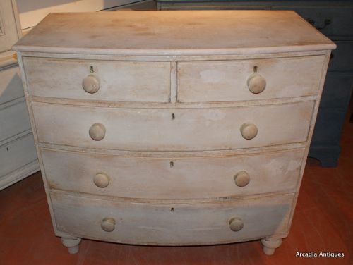 English Bow Front Chest of Drawers