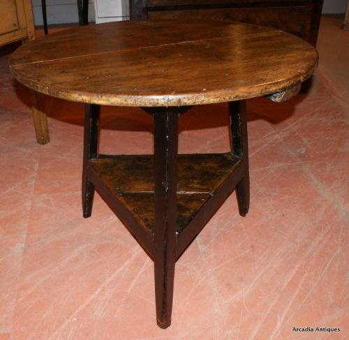 Pine Cricket Table