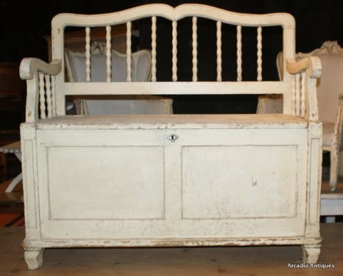 Painted Box Settle