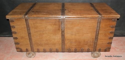 Continental Walnut Coffer