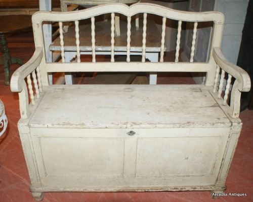 French Box Settle