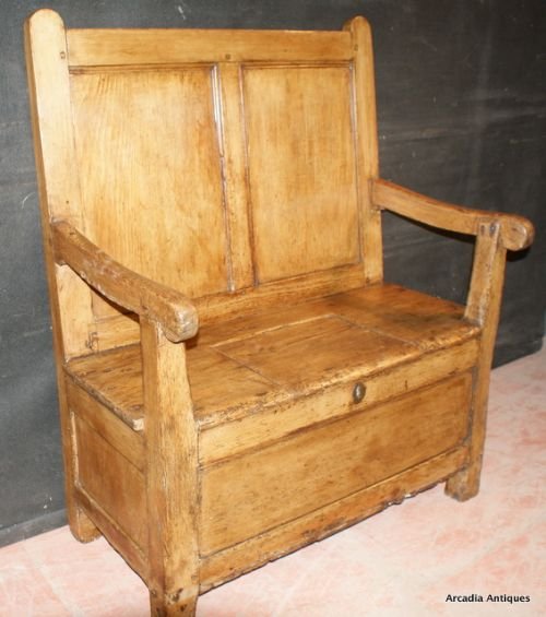 Wonderful Welsh Box Settle