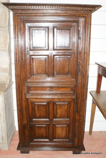 Oak Armorie