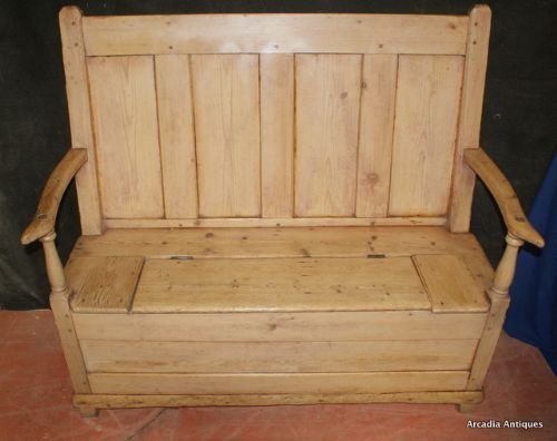 Welsh Box Settle
