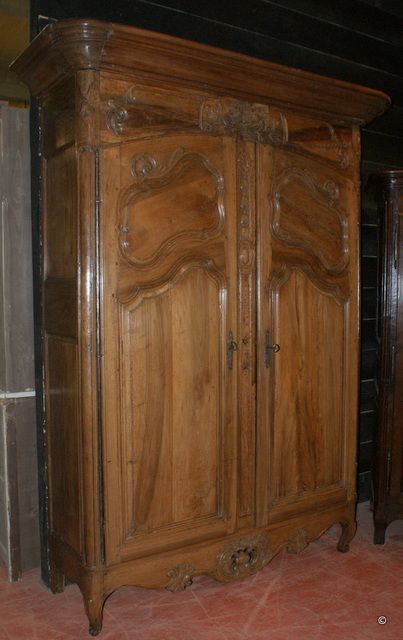 French Walnut Armorie