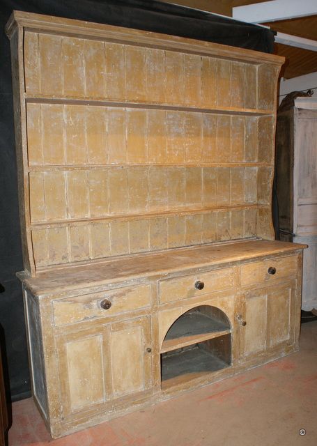 Dog Kennel Dresser