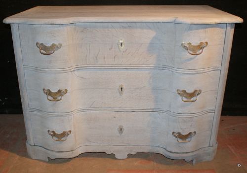 Serpentine Front Commode