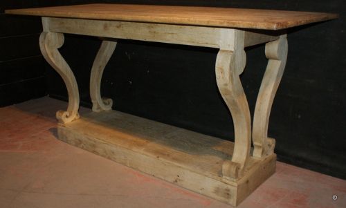 Very Stylish Drapers Table