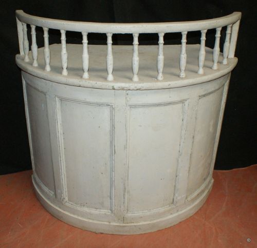 French Bowed Counter