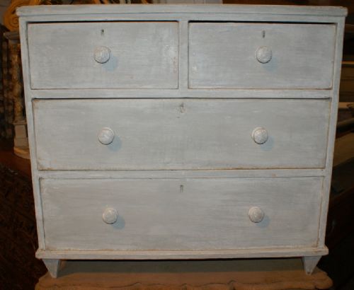 Pretty Chest of Drawers