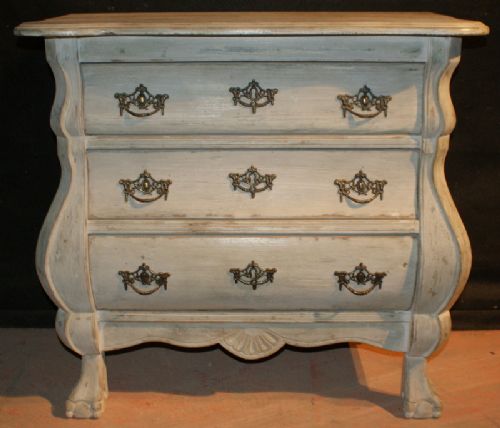 Small Bombe Commode