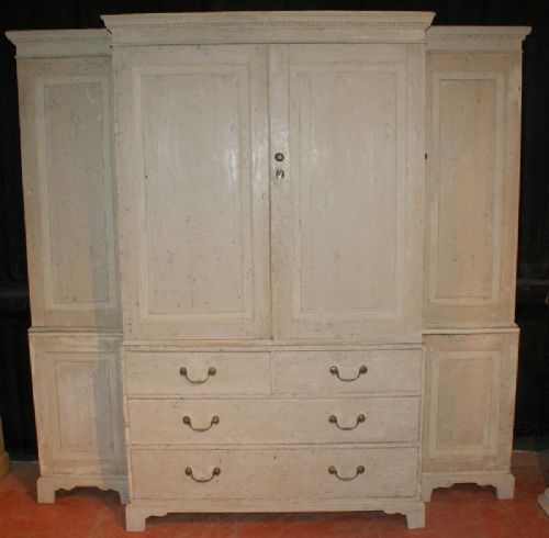 Country House Linen Cupboard